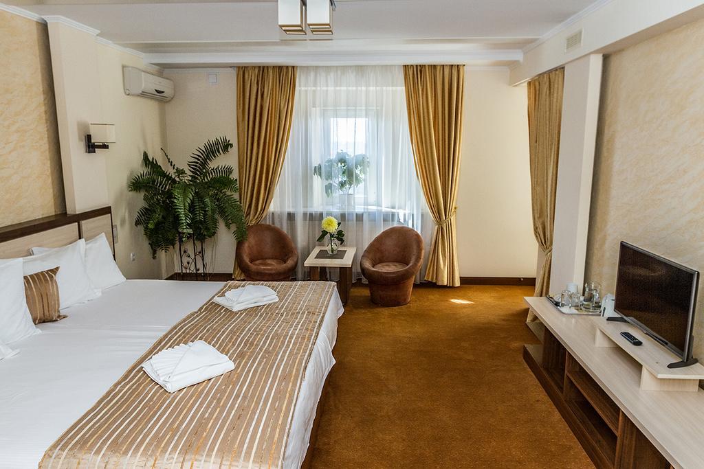 7 Sky Hotel Klinicheskaya Street Київ Екстер'єр фото