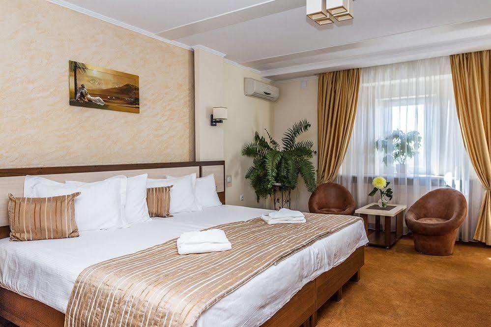 7 Sky Hotel Klinicheskaya Street Київ Екстер'єр фото