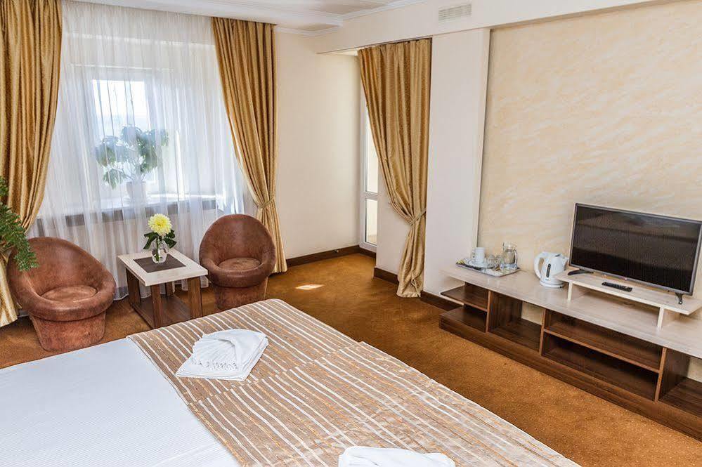 7 Sky Hotel Klinicheskaya Street Київ Екстер'єр фото