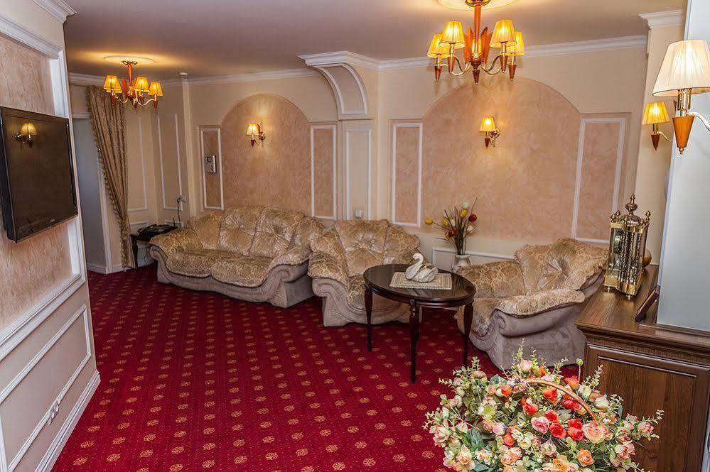 7 Sky Hotel Klinicheskaya Street Київ Екстер'єр фото