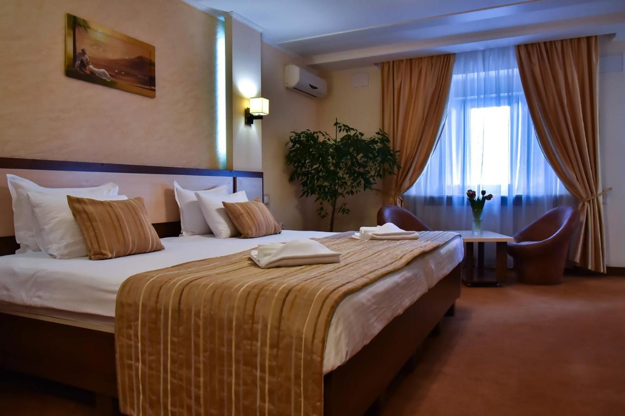 7 Sky Hotel Klinicheskaya Street Київ Екстер'єр фото